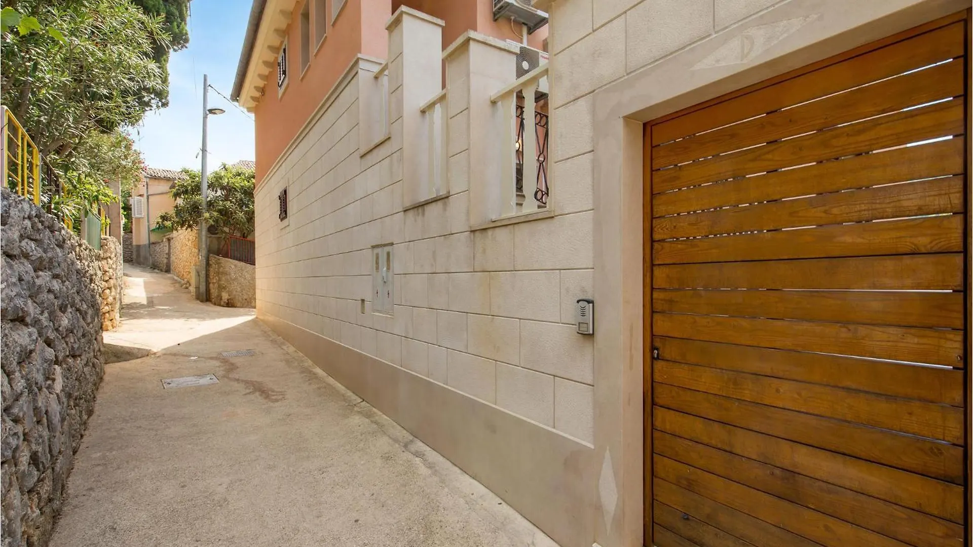 2 Bedroom Awesome Apartment In Veli Losinj 0*,  Croatia