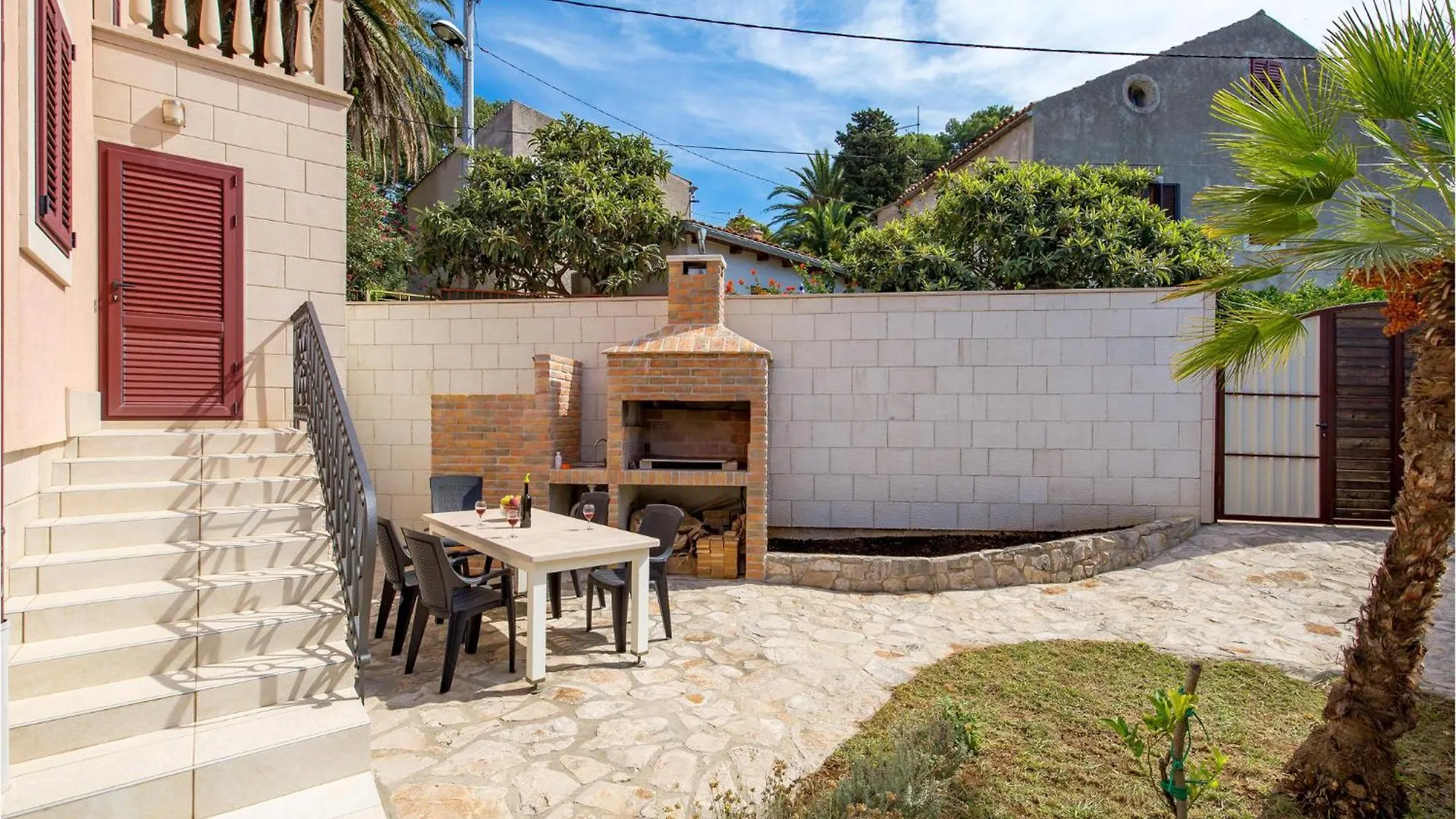 2 Bedroom Awesome Apartment In Veli Losinj 0*,